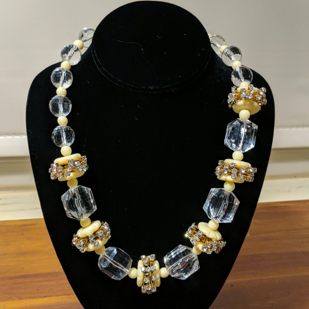 Kate Spade Gorgeous necklace 😍.